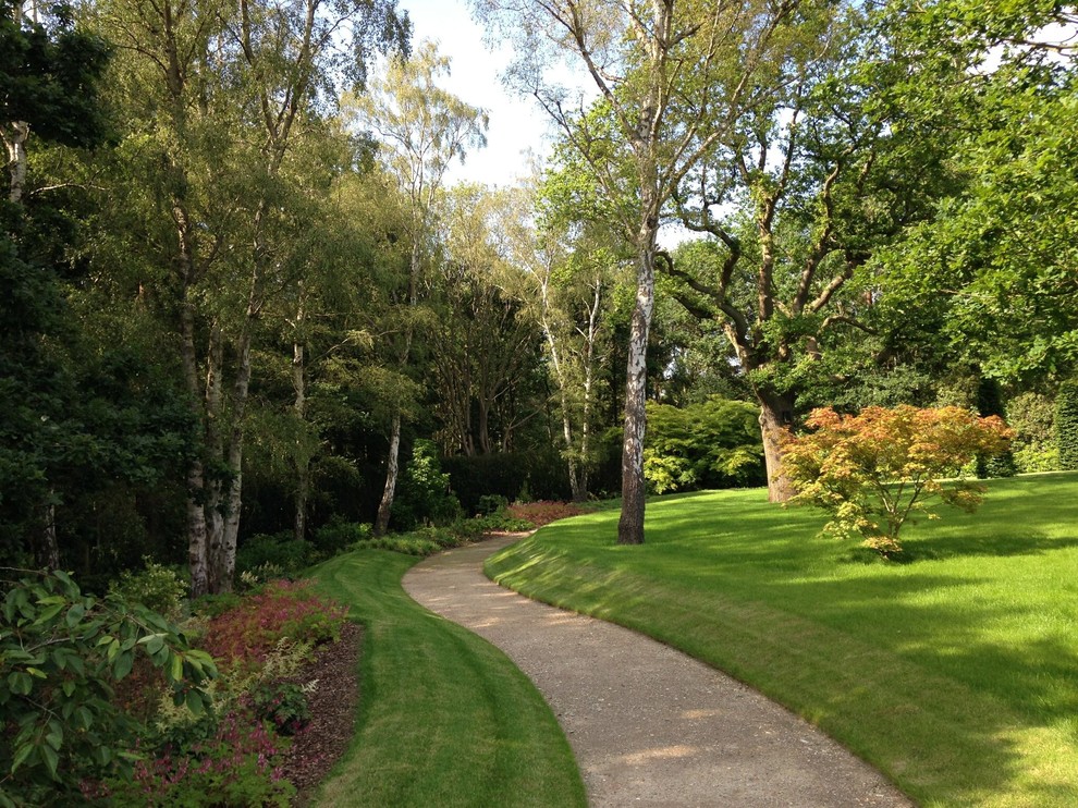 Design ideas for a classic garden in Buckinghamshire.
