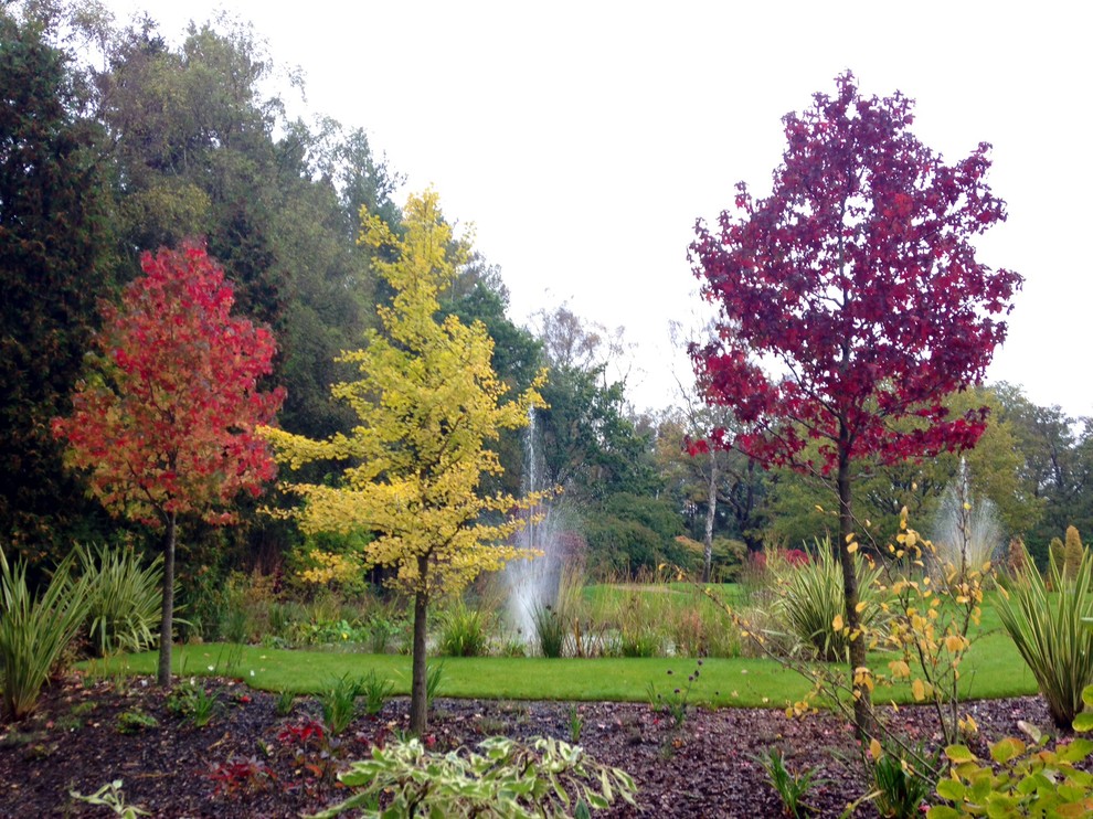 Design ideas for a classic garden for autumn in Buckinghamshire.