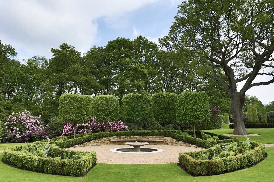 This is an example of a classic garden in Buckinghamshire.