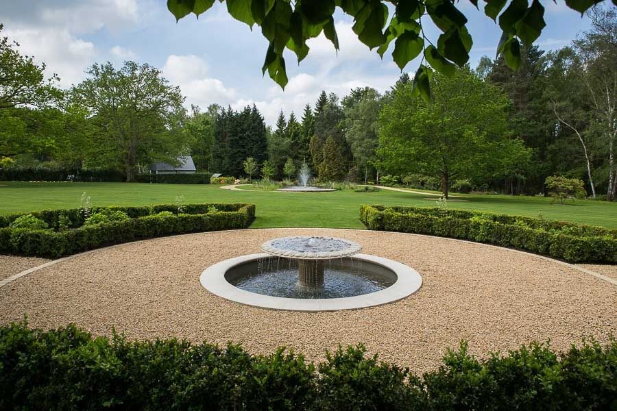Inspiration for a classic garden in Buckinghamshire.