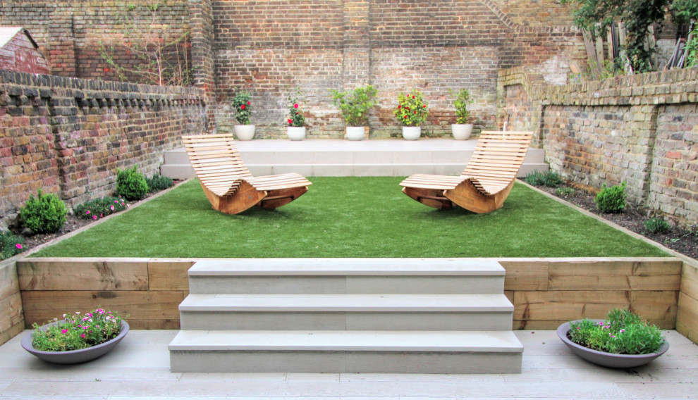 Immagine di un giardino minimal con scale
