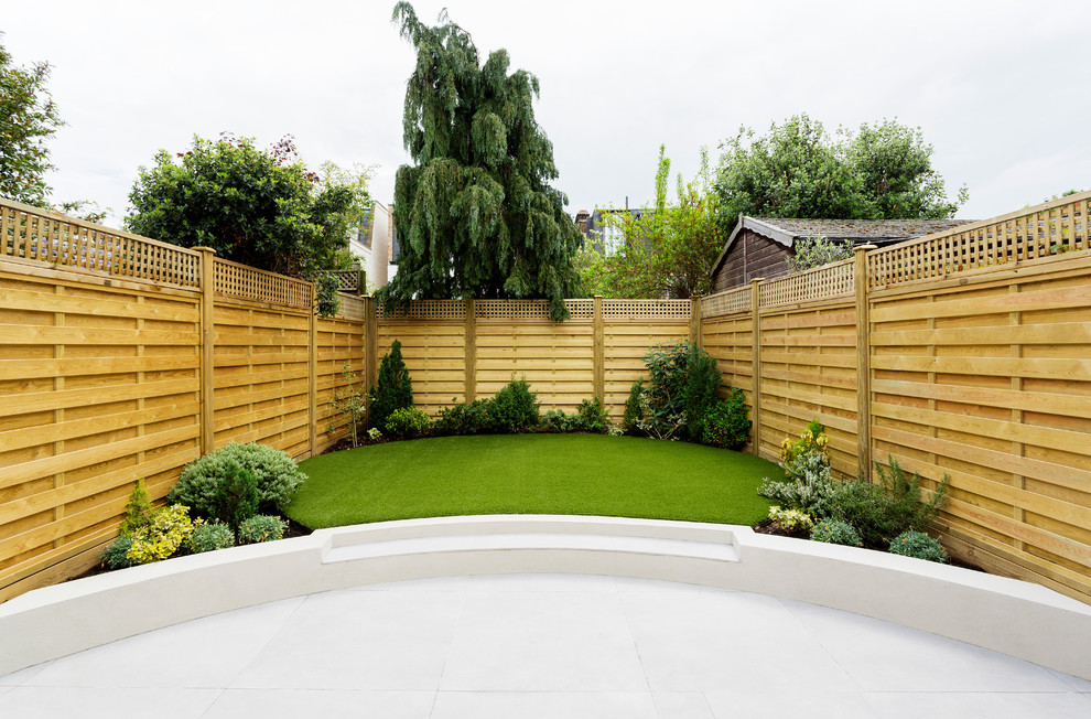 Idee per un giardino minimal di medie dimensioni e dietro casa con pavimentazioni in cemento