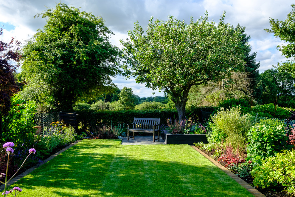 Mittelgroßer Landhausstil Garten in Hertfordshire