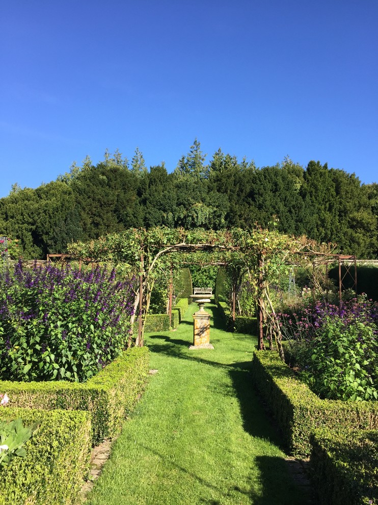 Photo of a country garden in Hampshire.