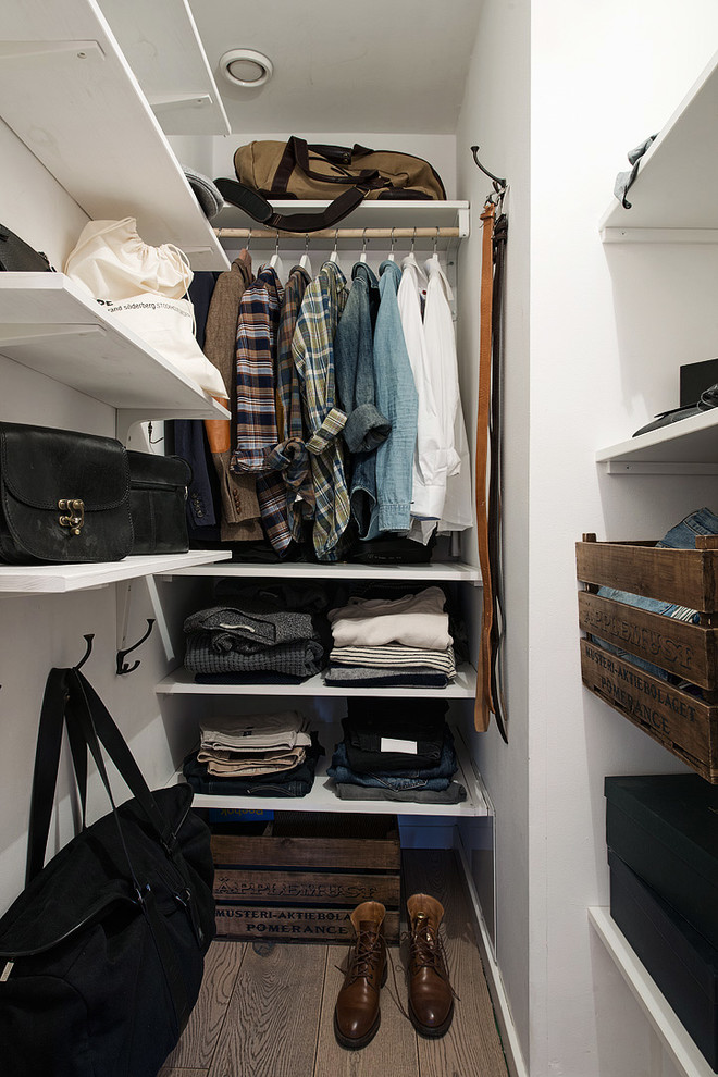 Trendy closet photo in Gothenburg