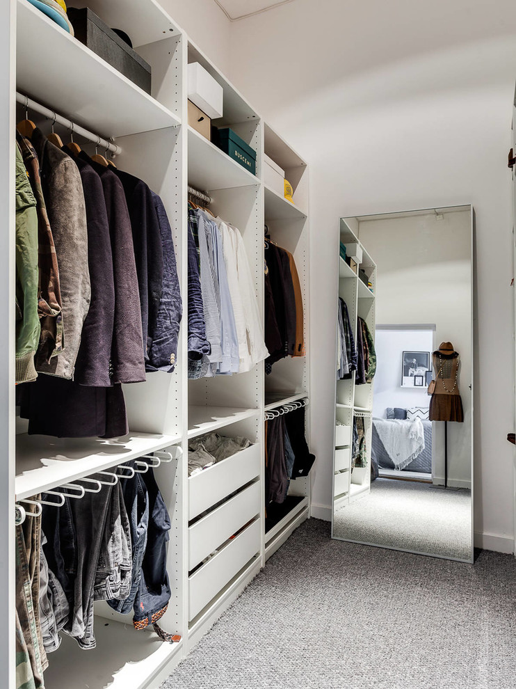 Inspiration for a contemporary wardrobe in Stockholm.