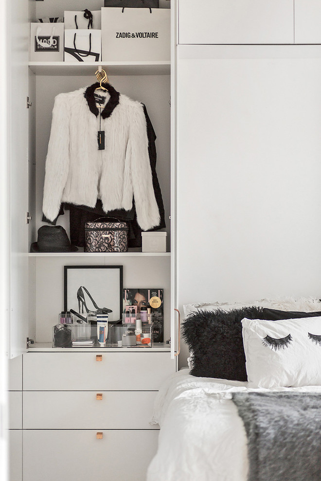 Foto på en minimalistisk garderob