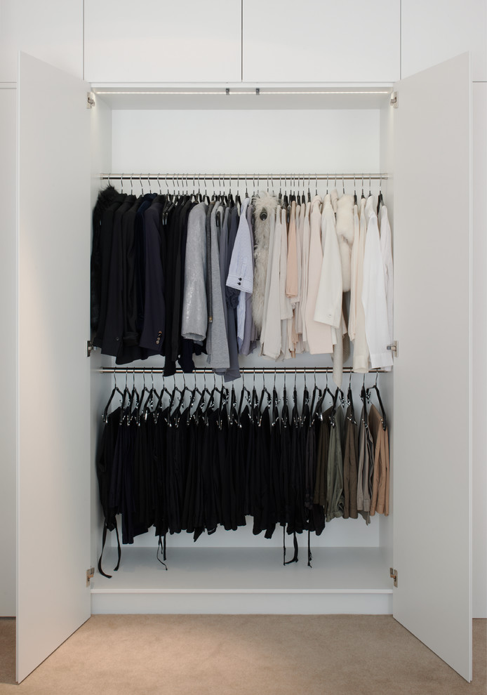 Bild på en funkis garderob