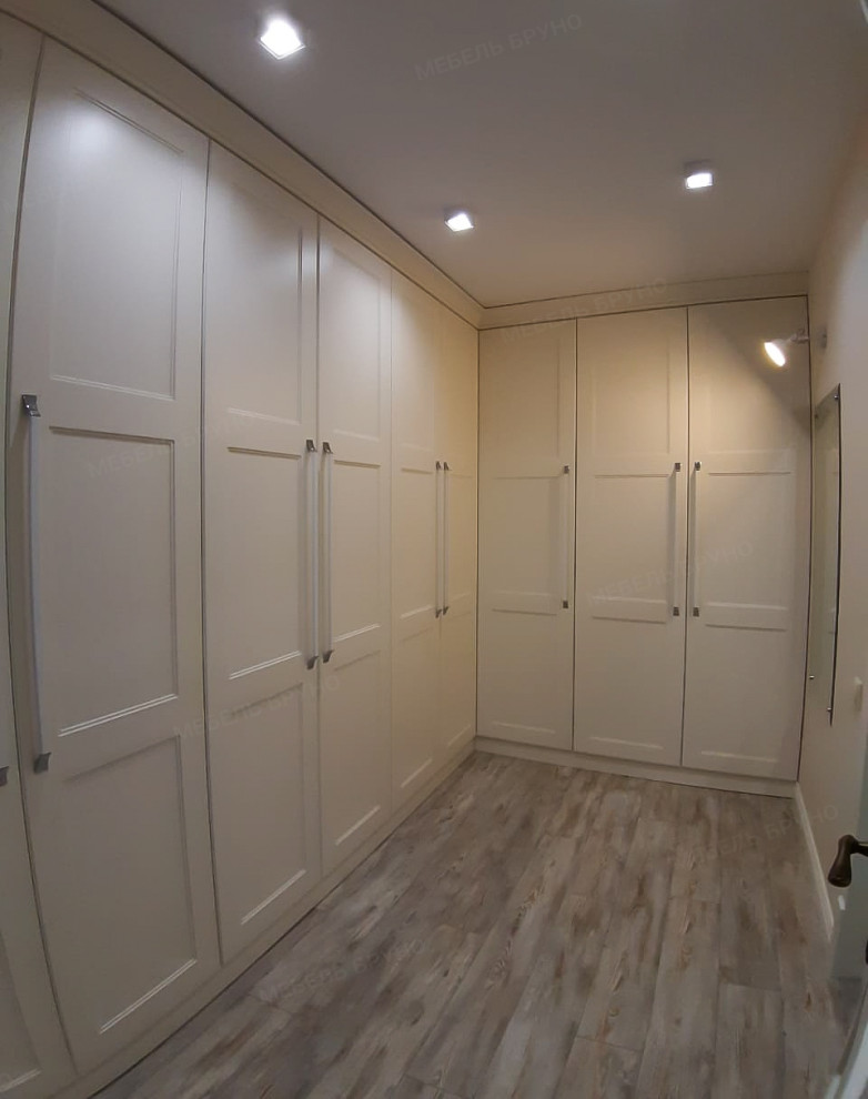 Встроенный шкаф в гардеробную - Modern - Closet - Moscow - by Фабрика ...