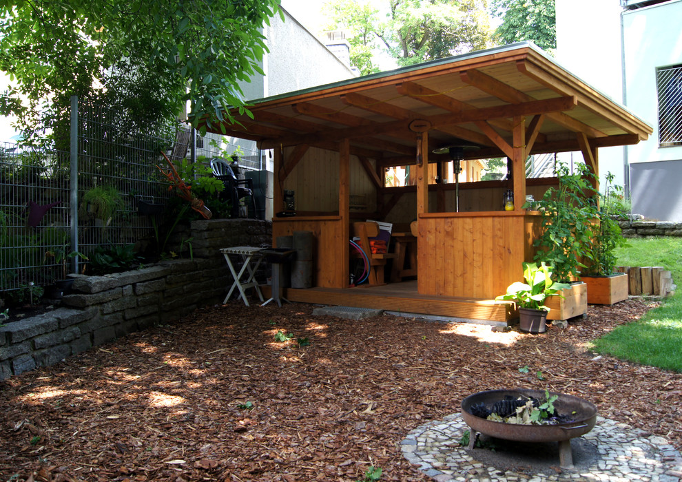 Freisitz nach Maß für den Garten Rustic Shed Dresden by GROB