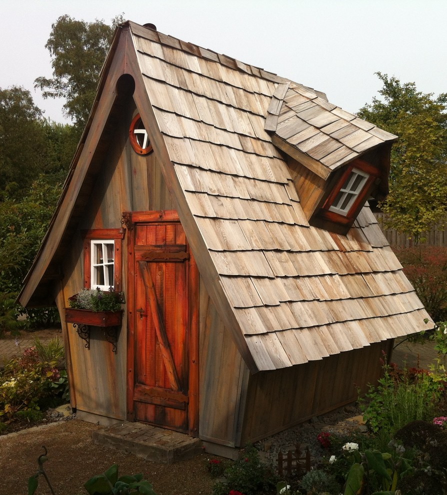 Design ideas for a small rustic detached garden shed and building in Cologne.