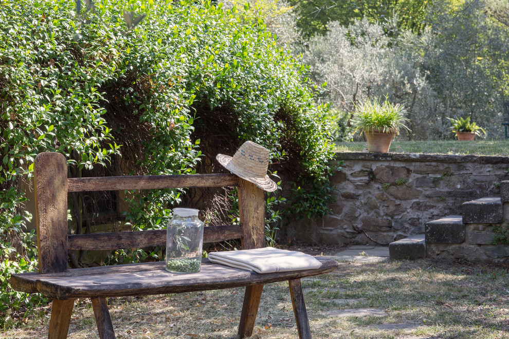 フィレンツェにある中くらいなカントリー風のおしゃれな庭 (ゼリスケープ、天然石敷き) の写真
