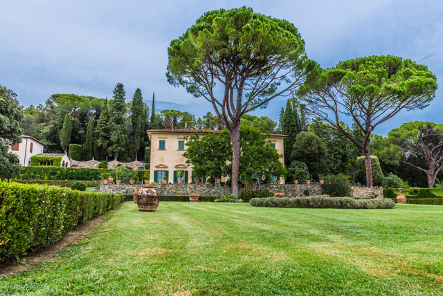 Villa nobiliare Chianti Fiorentino - Mediterranean - Garden - Florence - by  Simone Miglietta Photography | Houzz IE