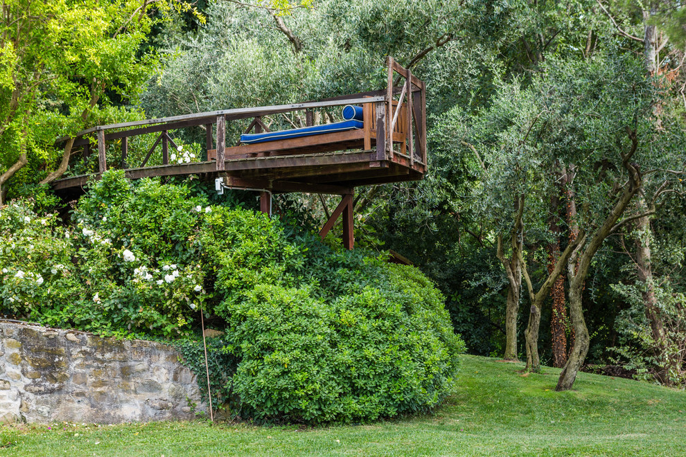 ボローニャにある地中海スタイルのおしゃれな庭の写真