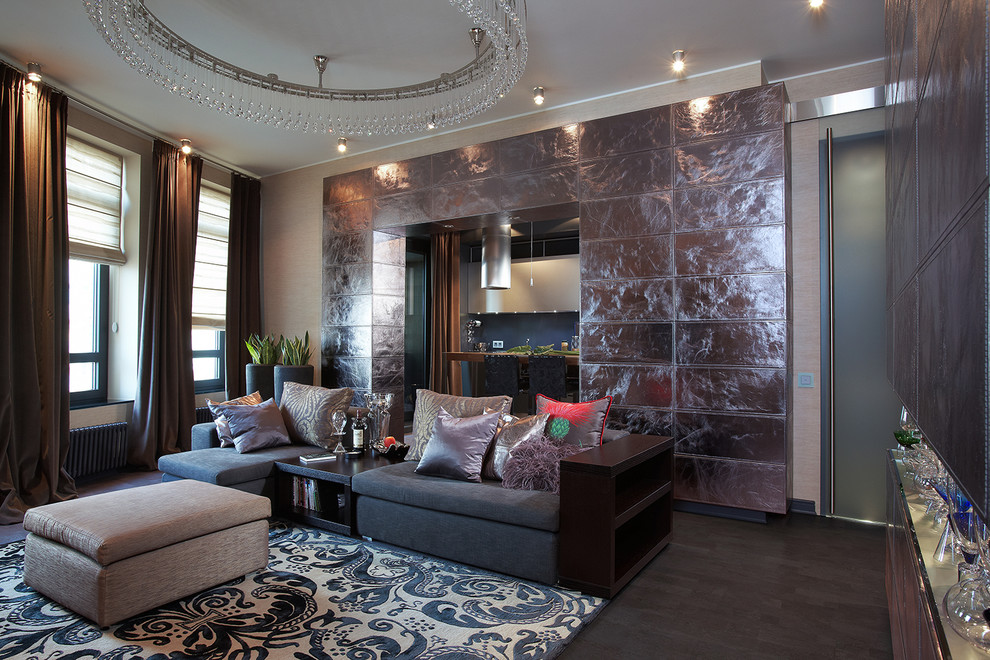 Immagine di un soggiorno minimal di medie dimensioni e aperto con pareti beige, nessun camino e TV a parete