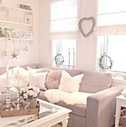 Inspiration for a shabby-chic style living room remodel in Sacramento