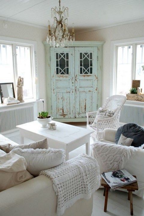 Inspiration for a shabby-chic style living room remodel in Sacramento