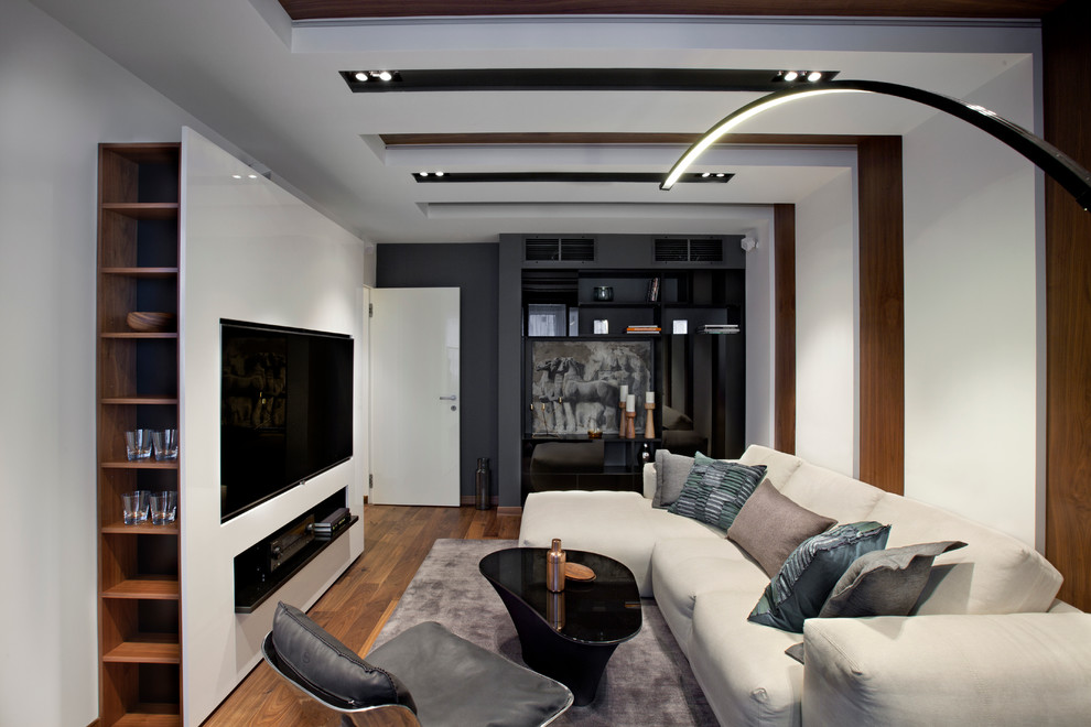 Ispirazione per un soggiorno contemporaneo con pareti multicolore, pavimento in legno massello medio e parete attrezzata