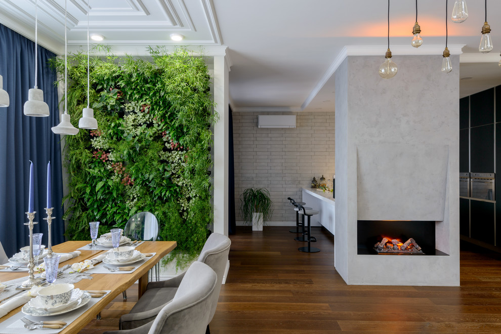 Immagine di un soggiorno design aperto con sala formale, pareti grigie e pavimento in legno massello medio