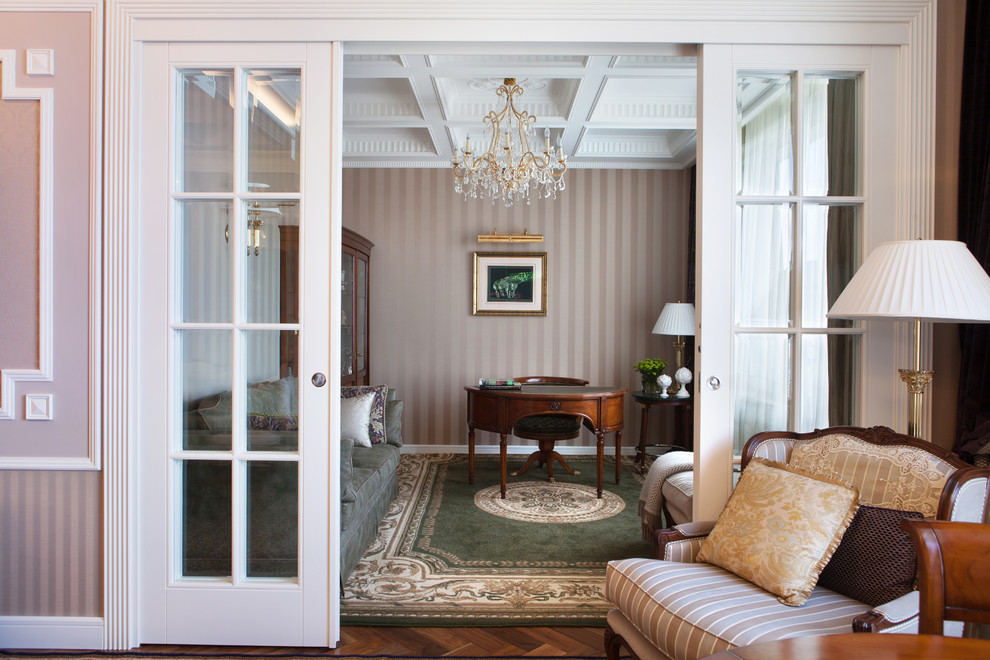 Стильный дизайн: объединенная гостиная комната в классическом стиле - последний тренд