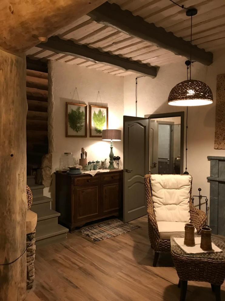 Источник вдохновения для домашнего уюта: гостиная комната в стиле рустика с зоной отдыха
