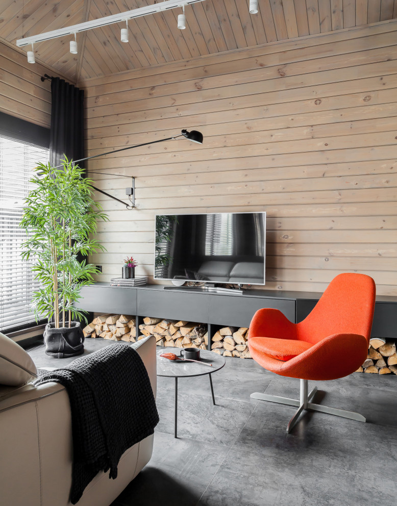 Foto på ett stort funkis vardagsrum, med beige väggar, klinkergolv i porslin, en fristående TV och grått golv