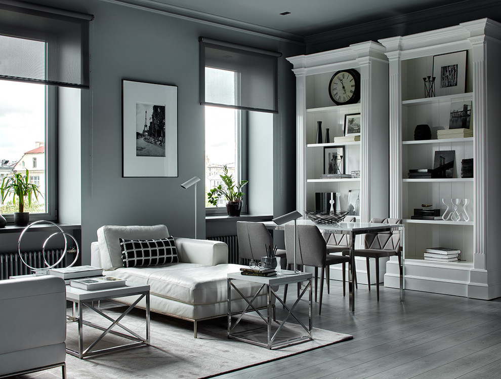 Idee per un soggiorno design con pareti grigie, parquet chiaro e pavimento grigio