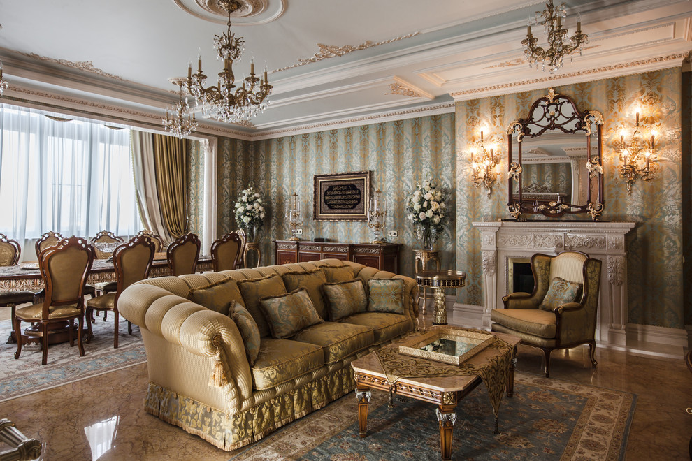 Стильный дизайн: парадная гостиная комната в классическом стиле с стандартным камином и коричневым полом - последний тренд