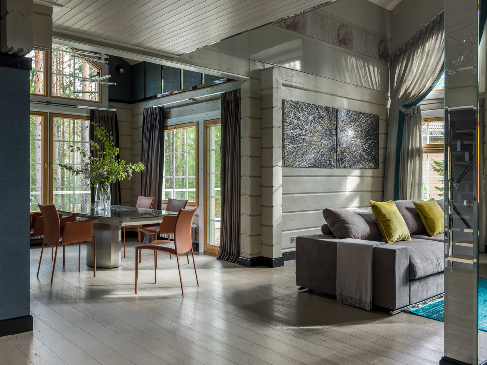 На фото: гостиная комната среднего размера в современном стиле с серыми стенами, светлым паркетным полом, горизонтальным камином, фасадом камина из камня, серым полом и тюлем на окнах