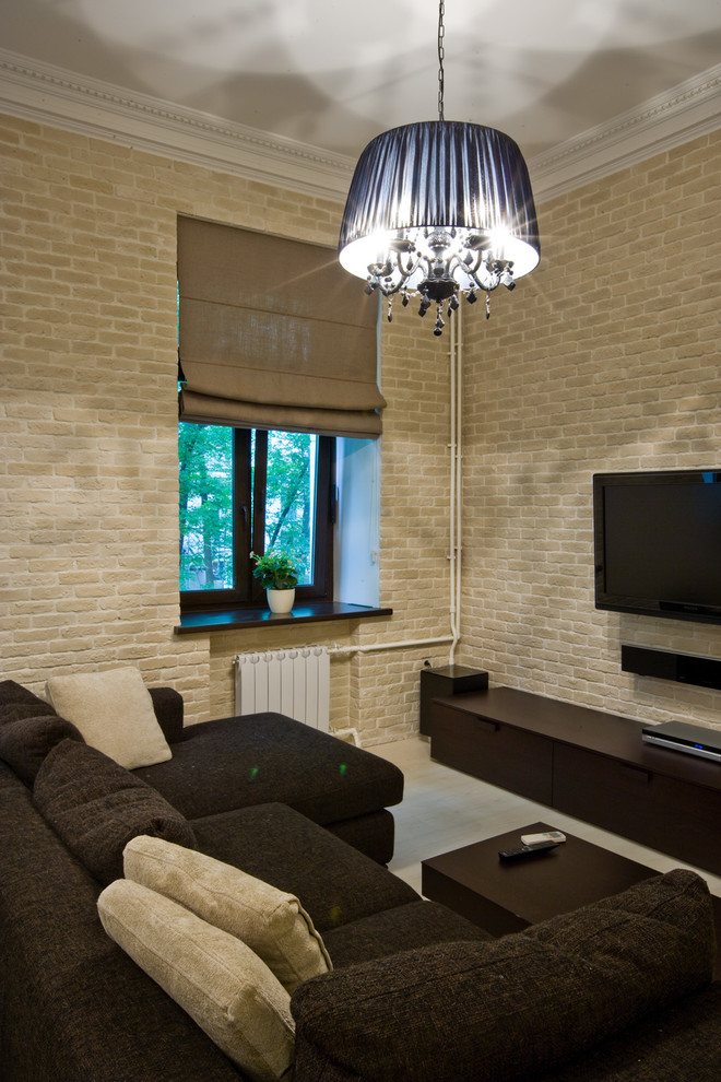 Идея дизайна: открытая, парадная гостиная комната среднего размера в современном стиле с бежевыми стенами, полом из ламината и телевизором на стене