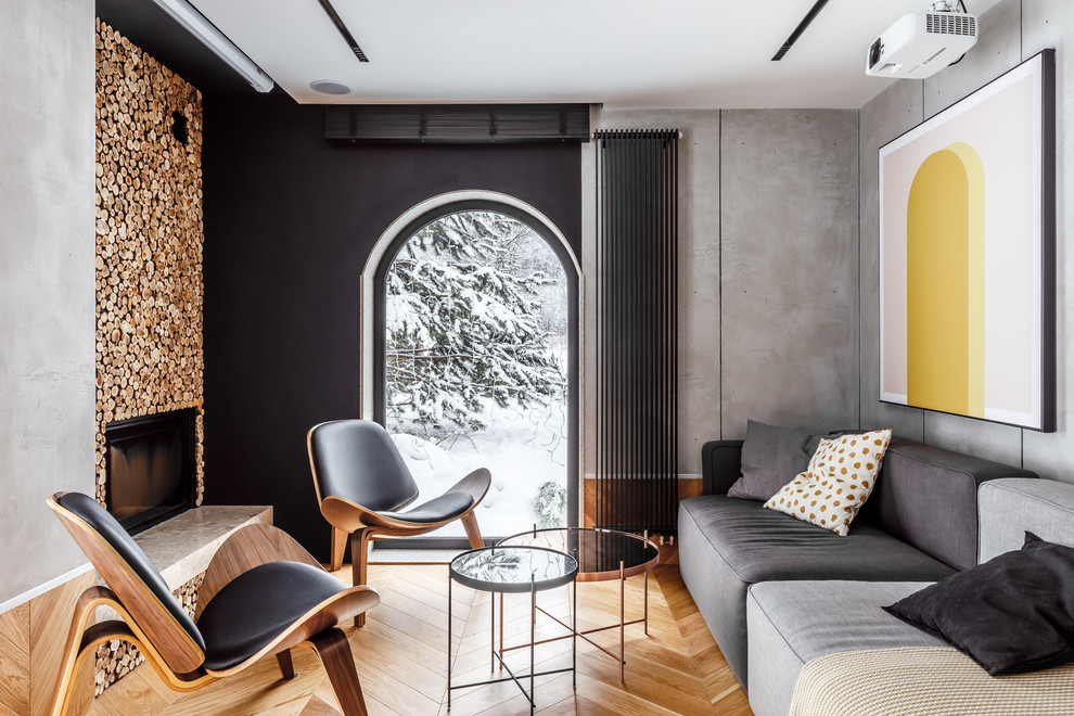 Идея дизайна: маленькая парадная, изолированная гостиная комната в скандинавском стиле с серыми стенами, паркетным полом среднего тона, стандартным камином, фасадом камина из дерева и коричневым полом для на участке и в саду