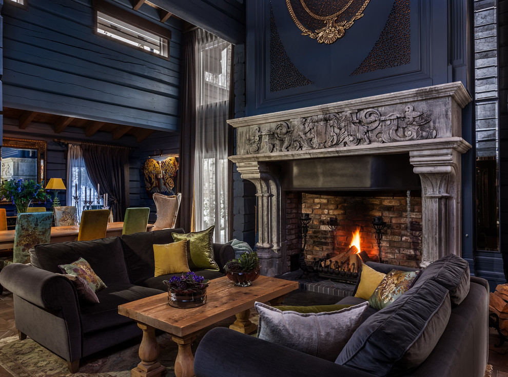 Свежая идея для дизайна: парадная гостиная комната в классическом стиле с синими стенами, темным паркетным полом, стандартным камином и коричневым полом - отличное фото интерьера