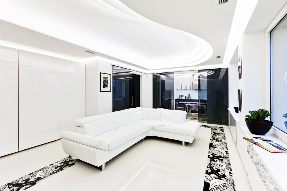 На фото: гостиная комната среднего размера с белыми стенами с