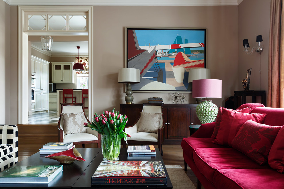Esempio di un soggiorno contemporaneo chiuso con sala formale, pareti beige e pavimento in legno massello medio