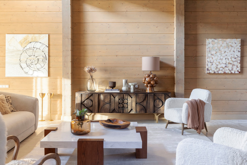 Ejemplo de salón de estilo de casa de campo con chimenea lineal, marco de chimenea de yeso, machihembrado y madera
