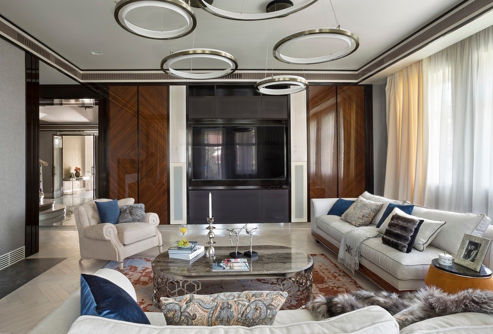 На фото: парадная, изолированная гостиная комната в современном стиле с серыми стенами, светлым паркетным полом и телевизором на стене с