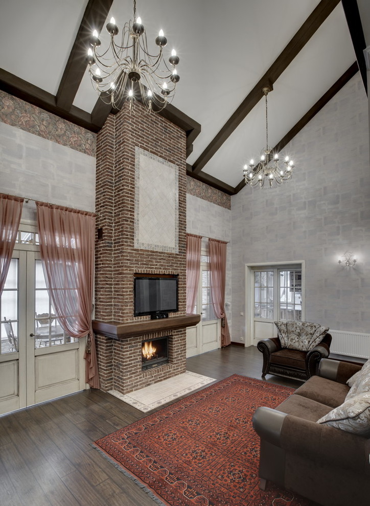 Источник вдохновения для домашнего уюта: большая гостиная комната в стиле кантри с стандартным камином и фасадом камина из кирпича