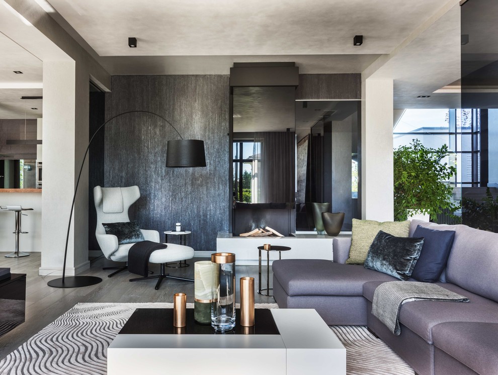 Свежая идея для дизайна: парадная, открытая гостиная комната:: освещение в современном стиле с серыми стенами и стандартным камином - отличное фото интерьера