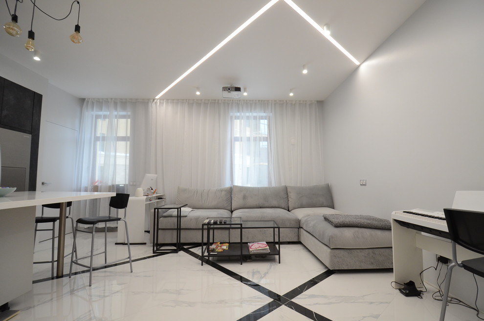 Ispirazione per un soggiorno contemporaneo di medie dimensioni e aperto con pareti bianche, pavimento in marmo, nessun camino, TV a parete e pavimento bianco