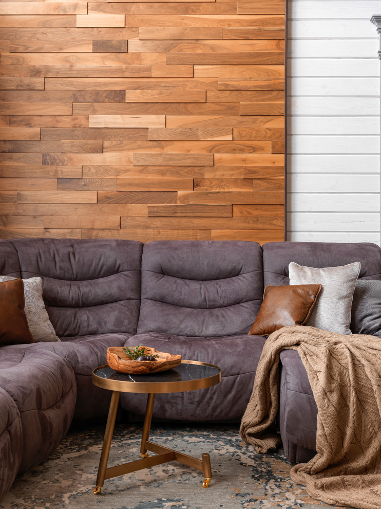 На фото: гостиная комната в современном стиле с коричневыми стенами с