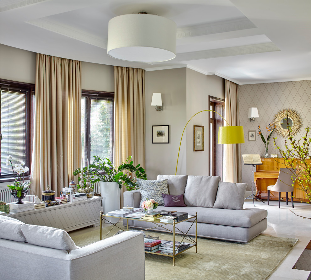 Idee per un soggiorno minimal con sala formale, pareti beige e pavimento bianco