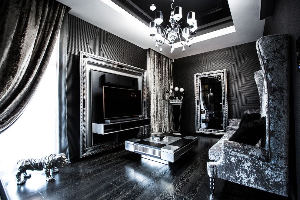 モスクワにあるトランジショナルスタイルのおしゃれな応接間 (黒い壁、濃色無垢フローリング、据え置き型テレビ、黒い床) の写真