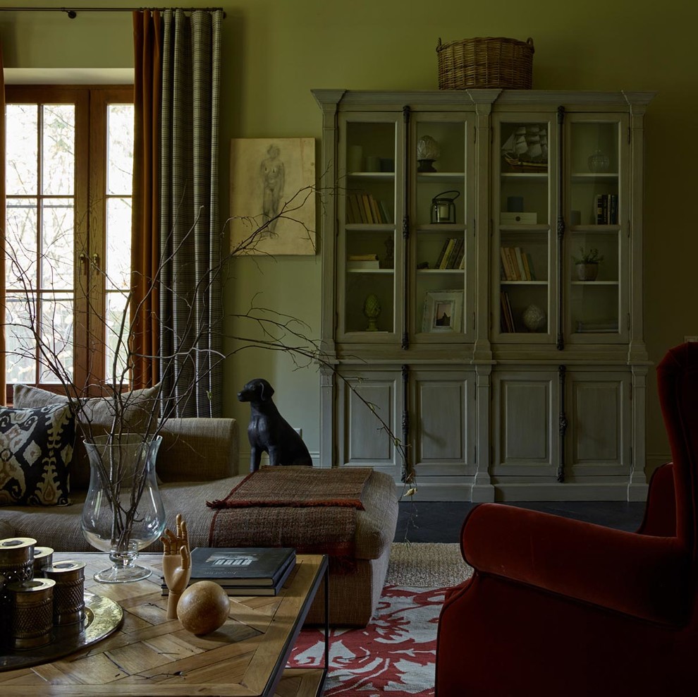 Immagine di un grande soggiorno classico chiuso con sala formale, pareti beige, nessun camino, nessuna TV, moquette e pavimento multicolore