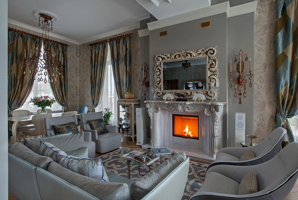 Cette photo montre un grand salon chic ouvert avec une salle de réception, un manteau de cheminée en pierre, un mur gris, moquette et une cheminée standard.