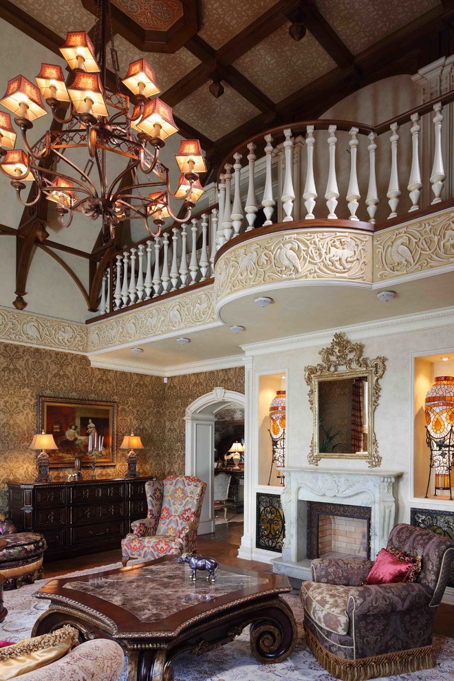 Свежая идея для дизайна: парадная гостиная комната в викторианском стиле с коричневыми стенами и стандартным камином - отличное фото интерьера