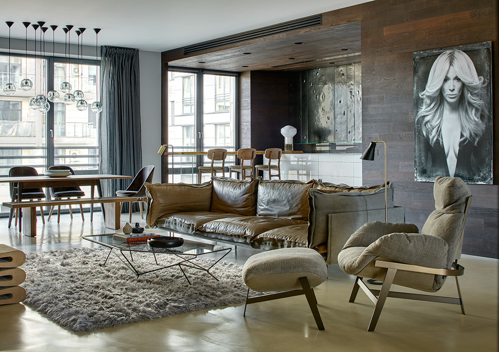 Ispirazione per un grande soggiorno minimal aperto con sala formale, pavimento beige e pareti marroni