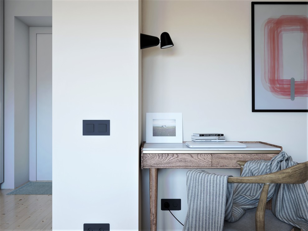 Стильный дизайн: маленькая открытая гостиная комната в современном стиле с белыми стенами, светлым паркетным полом и отдельно стоящим телевизором для на участке и в саду - последний тренд