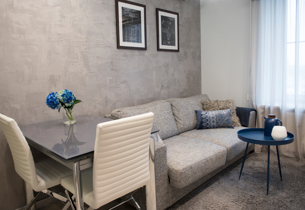 Idee per un piccolo soggiorno design aperto con pareti grigie, pavimento in gres porcellanato e pavimento bianco