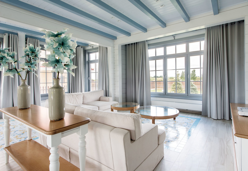 Идея дизайна: большая открытая гостиная комната в современном стиле с белыми стенами, полом из керамической плитки и бежевым полом