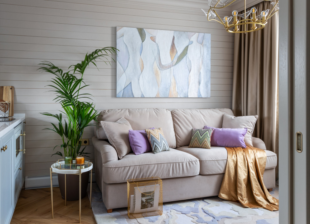 Свежая идея для дизайна: маленькая объединенная гостиная комната в стиле кантри с серыми стенами, паркетным полом среднего тона и коричневым полом без телевизора для на участке и в саду - отличное фото интерьера